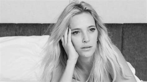 luisana lopilato hot|Luisana Lopilato, desnuda en la cama, rompió las .